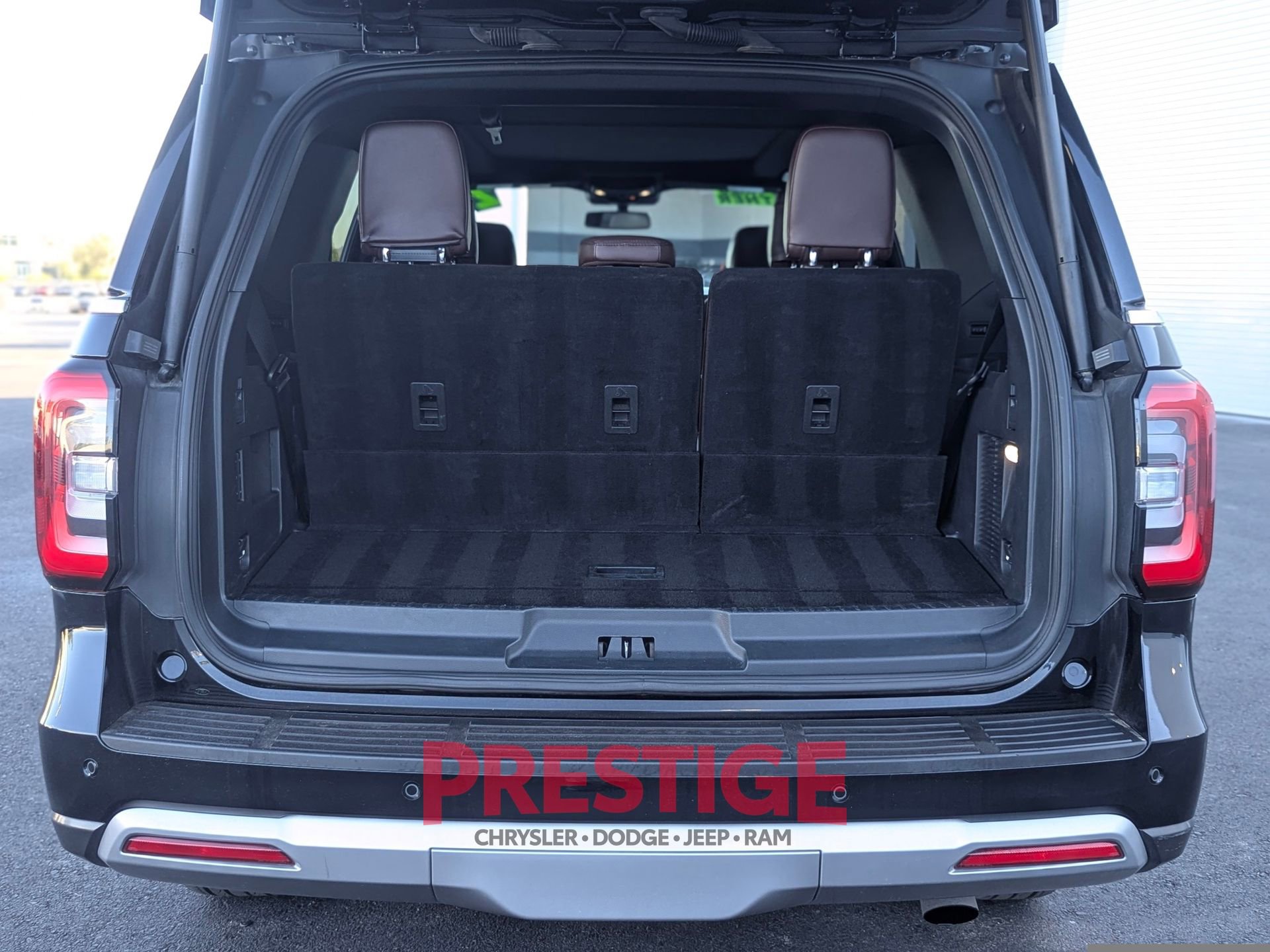 Used 2024 Ford Expedition Limited RWD image 9