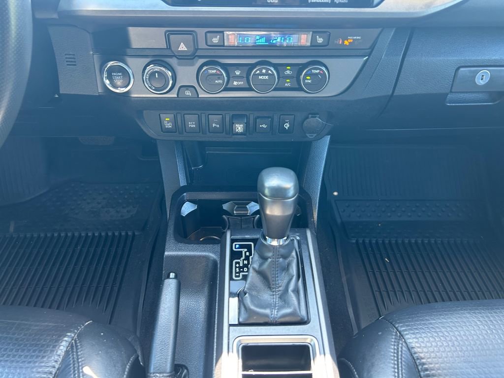 Used 2020 Toyota Tacoma TRD Off-Road w/ TRD Premium Off Road Package AWD/4WD image 15
