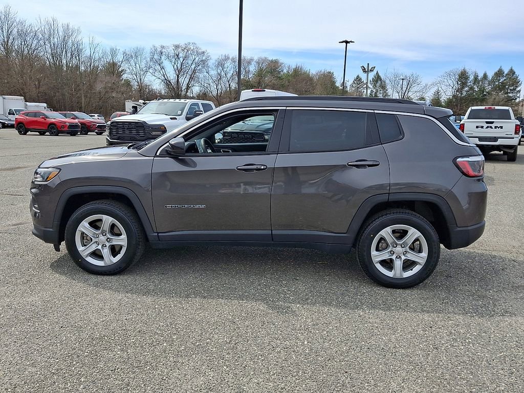 Used 2023 Jeep Compass Latitude image 7