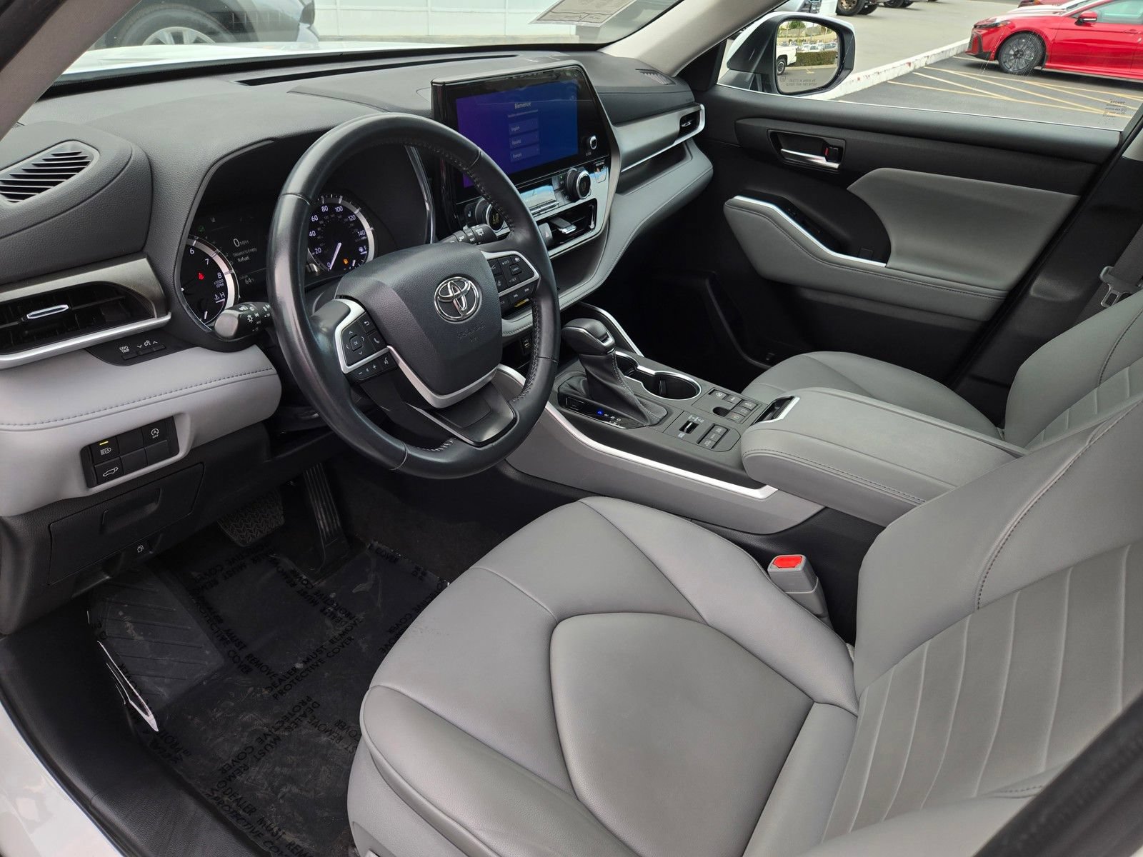 Used 2023 Toyota Highlander XLE AWD/4WD image 8