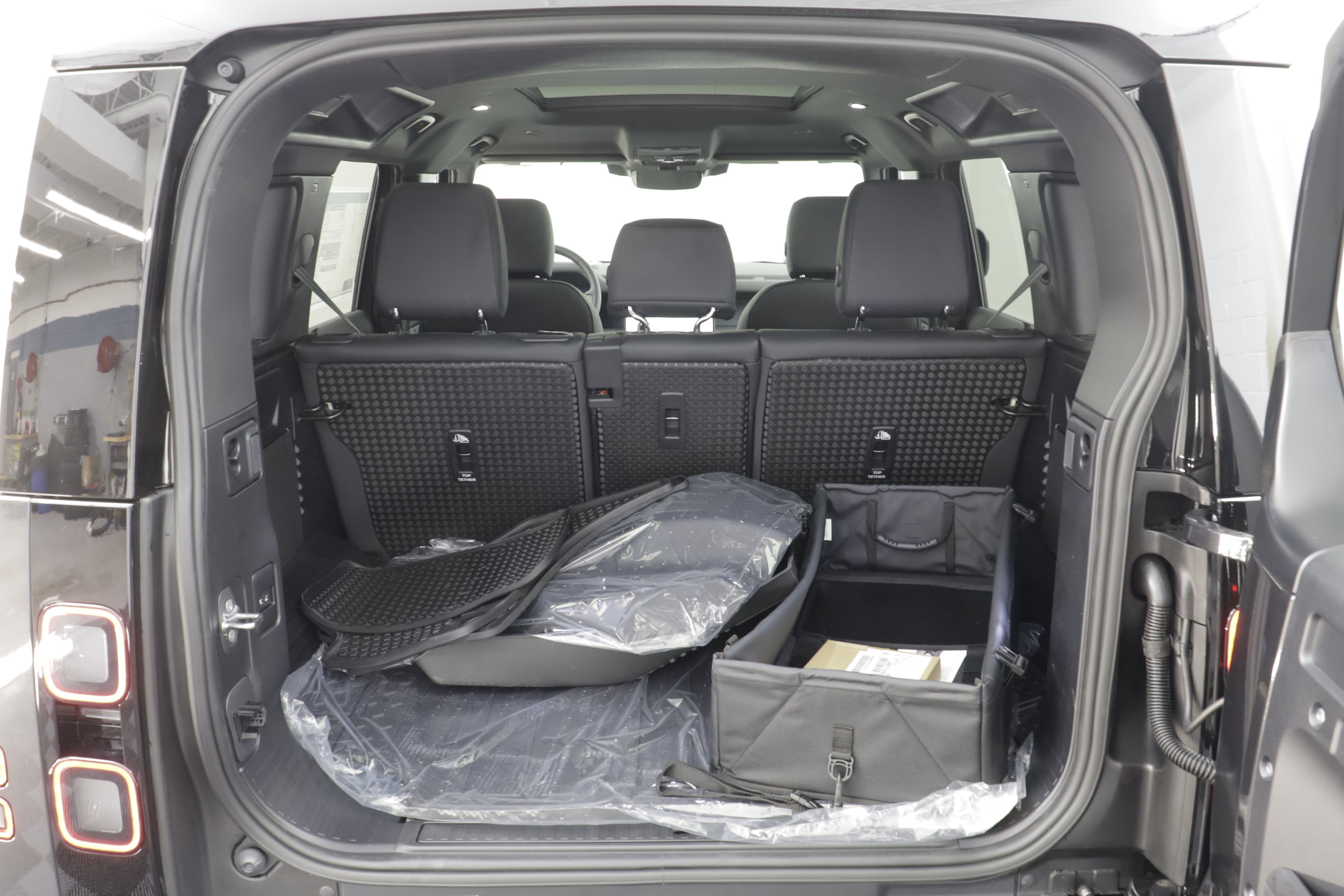 New 2026 Land Rover Defender 110 X-Dynamic SE AWD/4WD image 19