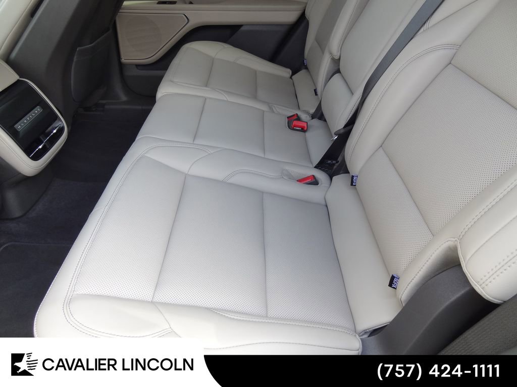 Certified 2025 Lincoln Nautilus Premier image 8