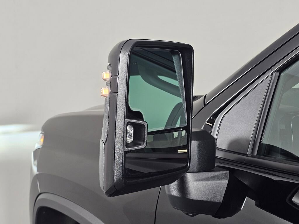 Used 2025 Chevrolet Silverado 3500 LTZ w/ LTZ Plus Package image 11