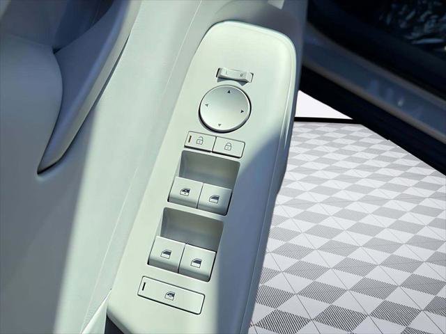 New 2026 Hyundai Kona SE image 12