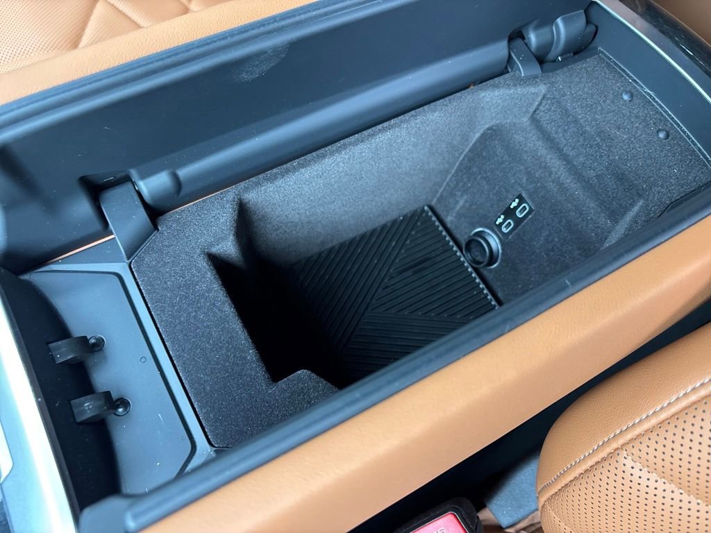 Used 2025 BMW 740i xDrive AWD/4WD image 31