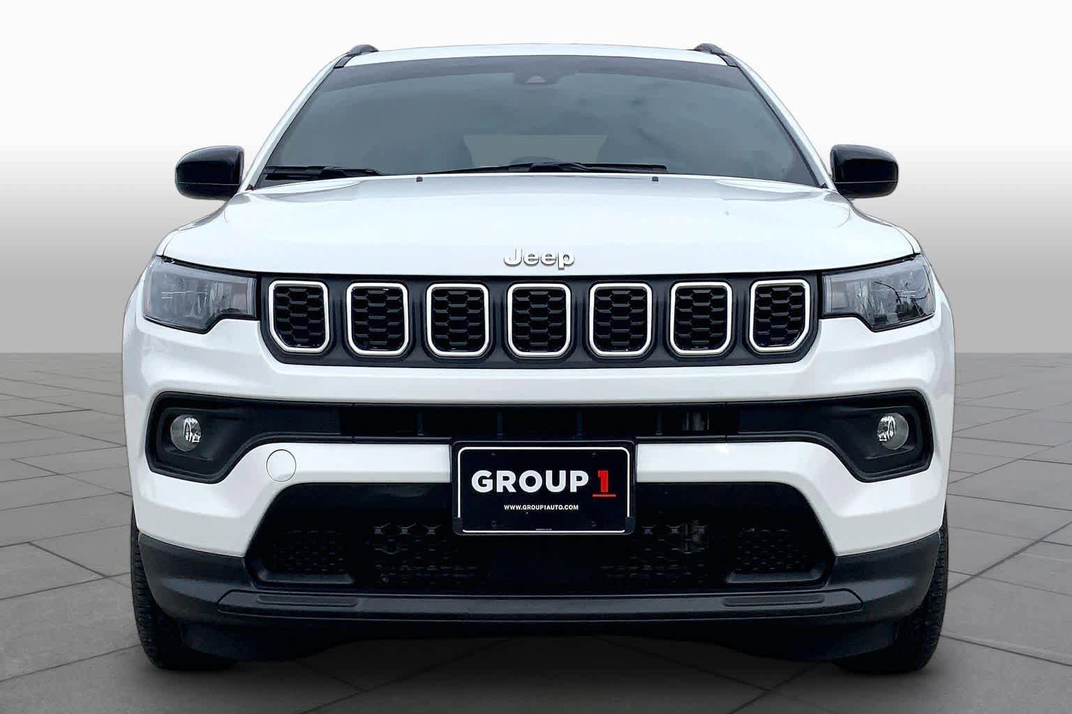 Used 2024 Jeep Compass Latitude AWD/4WD image 4