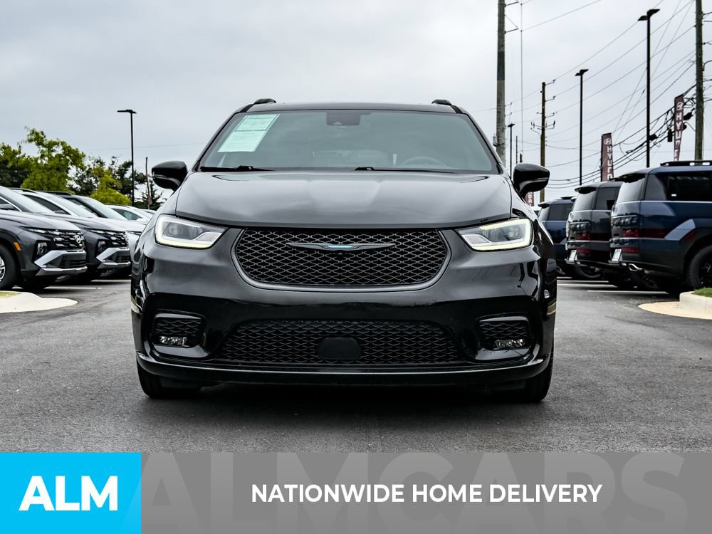 Used 2021 Chrysler Pacifica Limited w/ Uconnect Theater Family Group FWD image 4