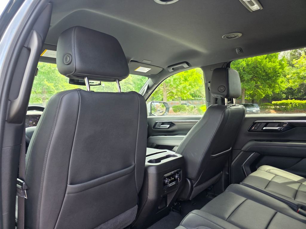 Used 2025 Chevrolet Suburban Z71 AWD/4WD image 30