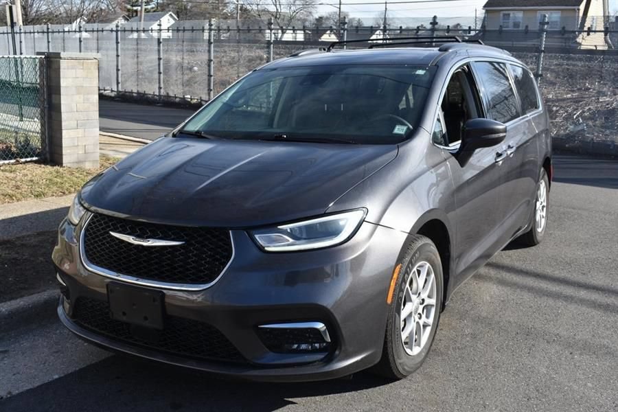 Used 2025 Chrysler Pacifica Select FWD image 3