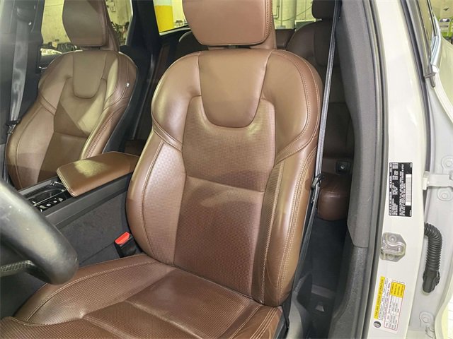Used 2022 Volvo XC60 T8 Inscription w/ Advanced Package image 5