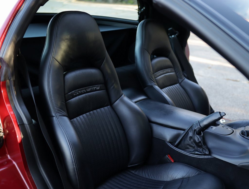 Used 2002 Chevrolet Corvette Coupe w/ Preferred Equipment Group2 image 30