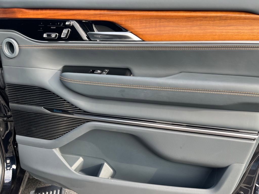 Used 2022 Jeep Grand Wagoneer Series III image 30