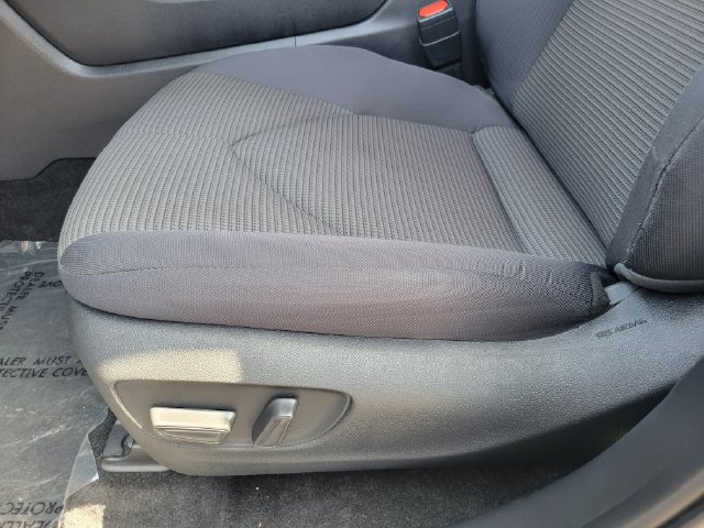 Used 2025 Toyota Highlander LE FWD image 17