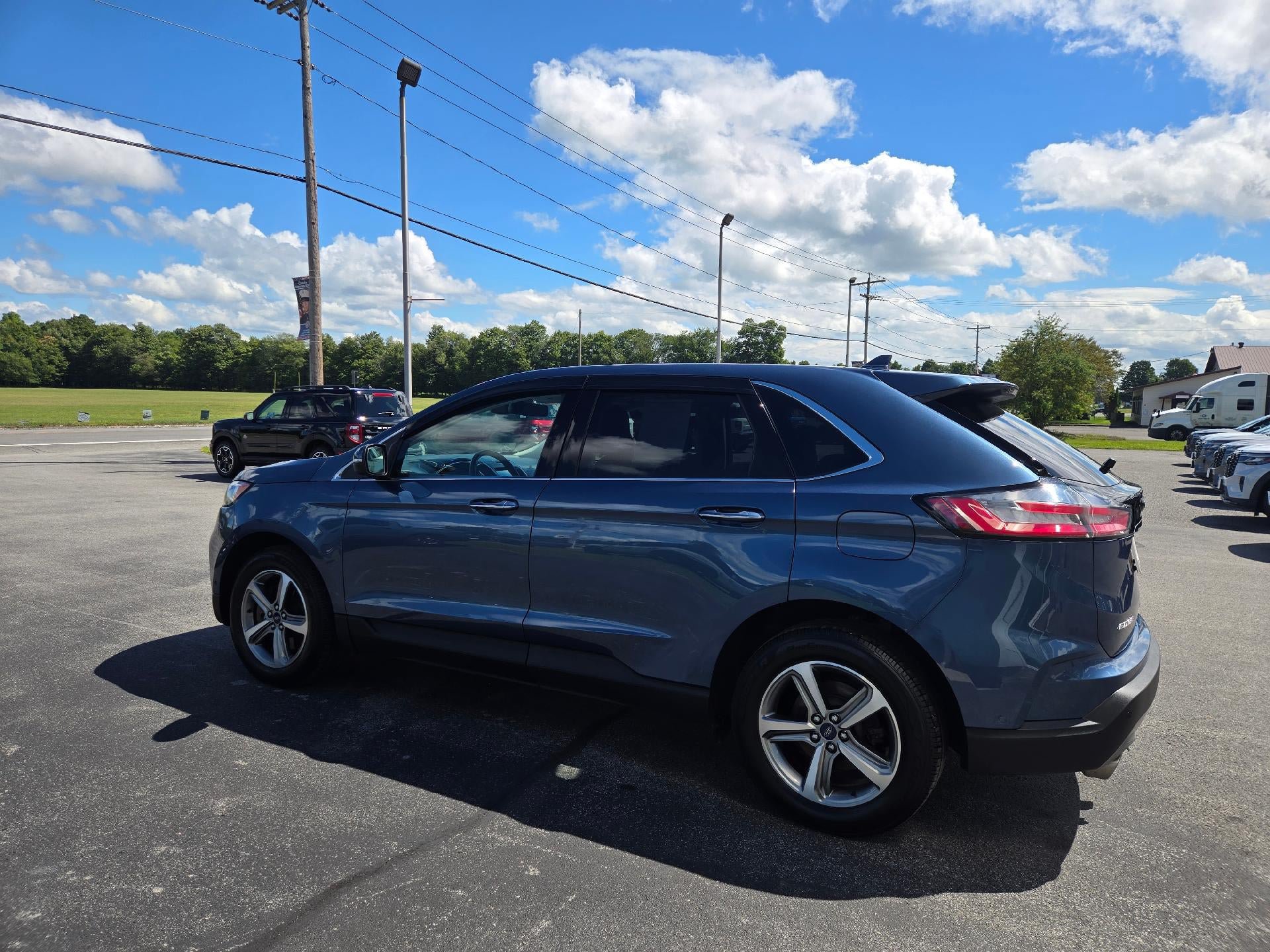Used 2019 Ford Edge Titanium w/ Equipment Group 301A AWD/4WD image 6
