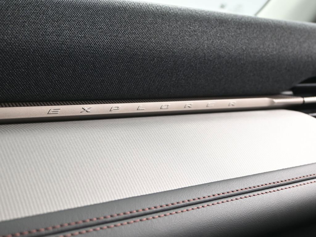 New 2025 Ford Explorer Active w/ Active Comfort Package image 31