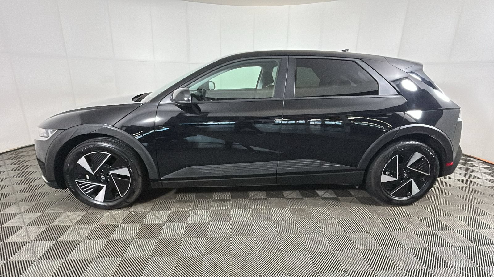 Used 2025 Hyundai Ioniq 5 SE RWD image 7