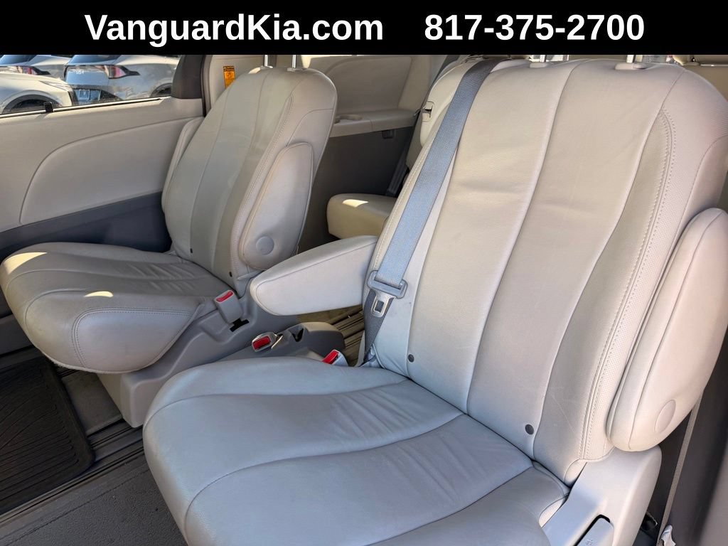 Used 2014 Toyota Sienna XLE FWD image 24