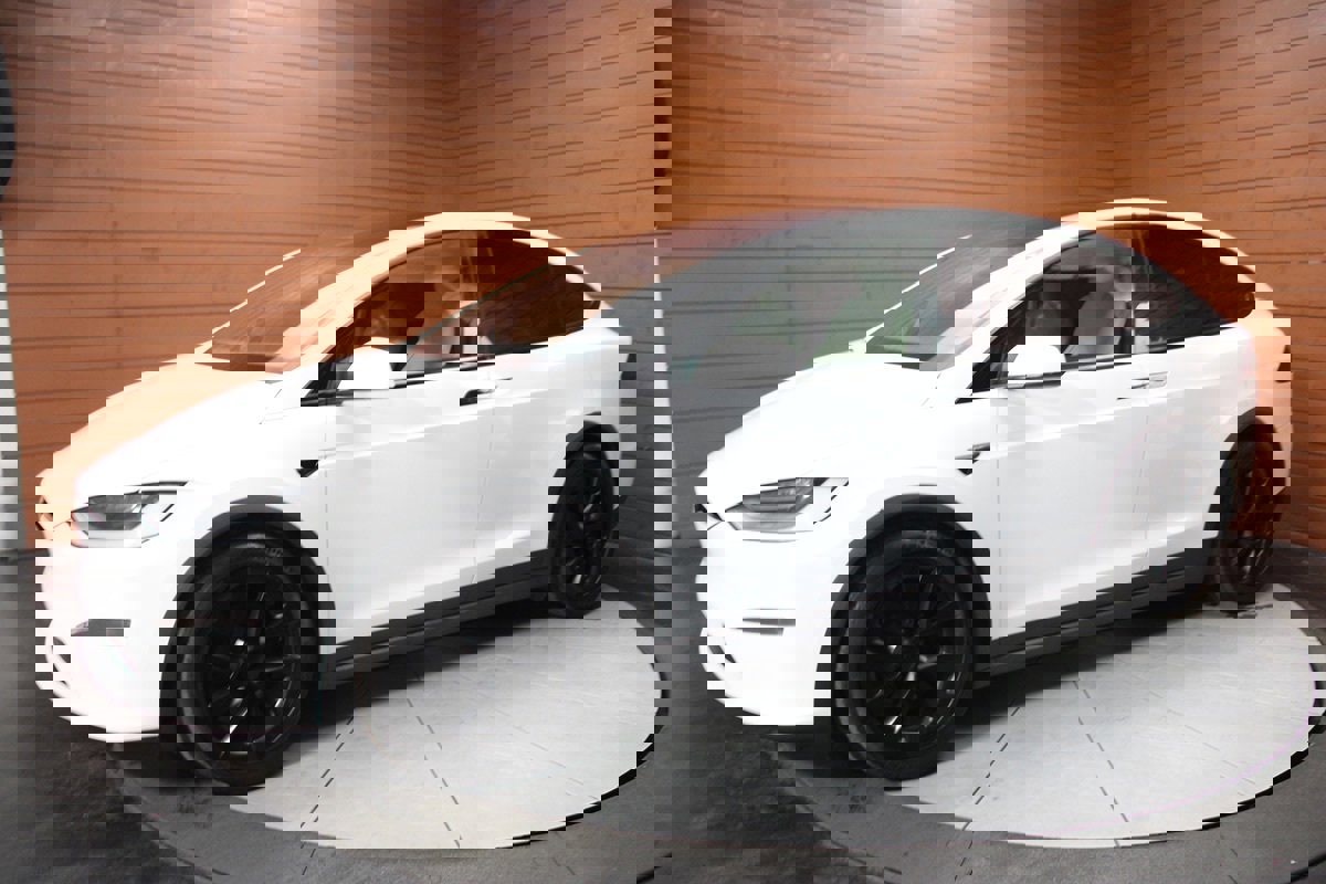 Used 2022 Tesla Model X Plaid image 7