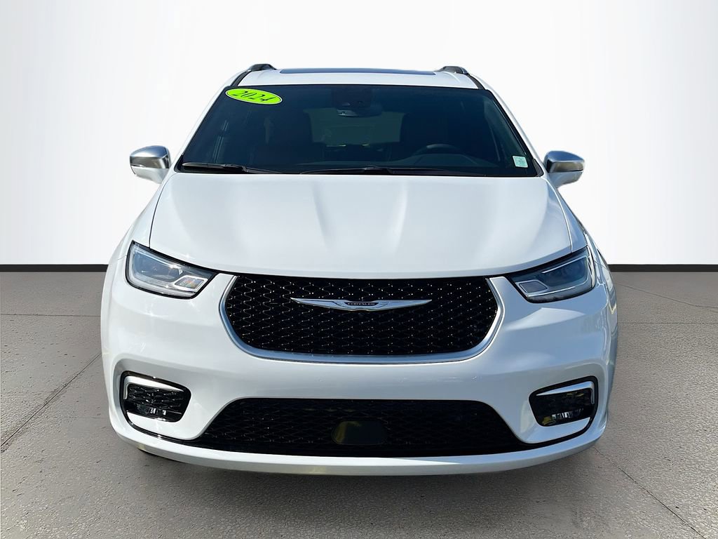 Certified 2024 Chrysler Pacifica Pinnacle FWD image 2