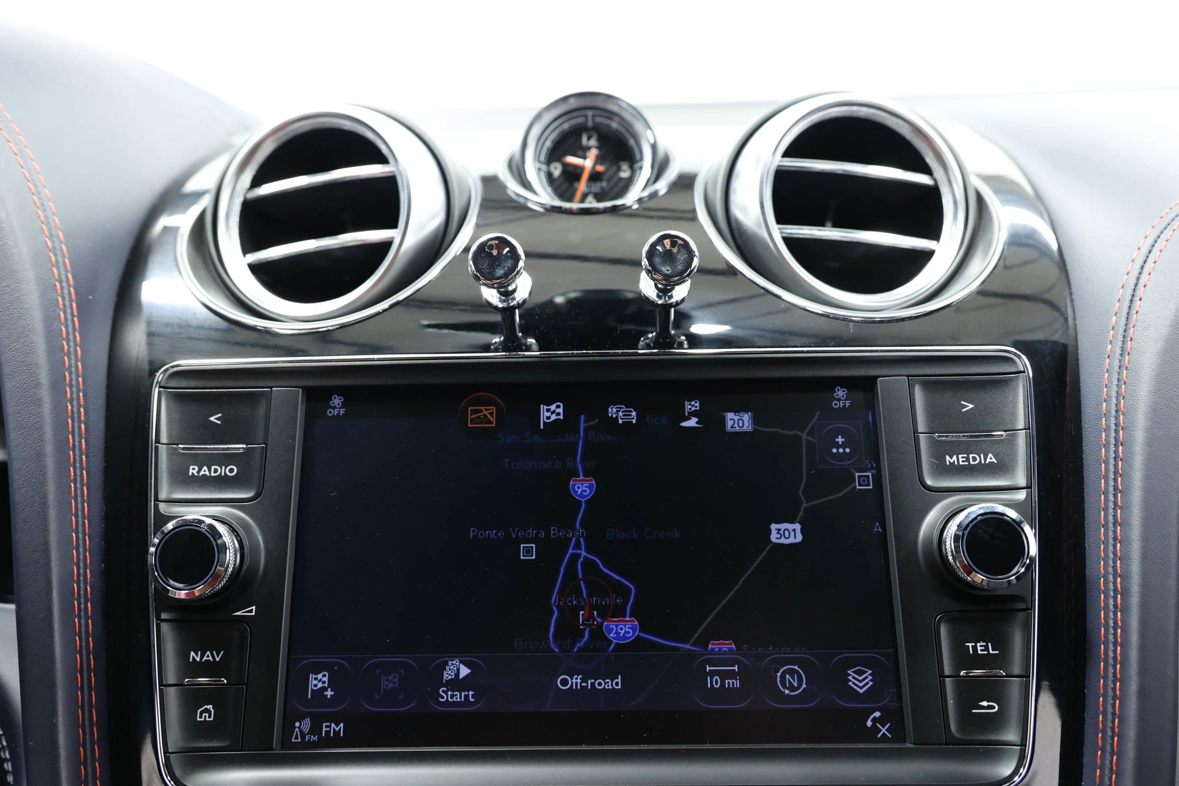 Used 2019 Bentley Bentayga AWD/4WD image 38