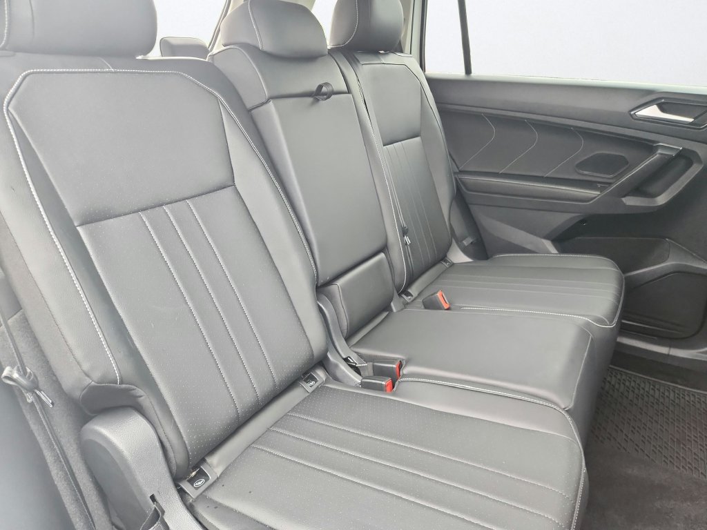 Certified 2023 Volkswagen Tiguan SE FWD image 28