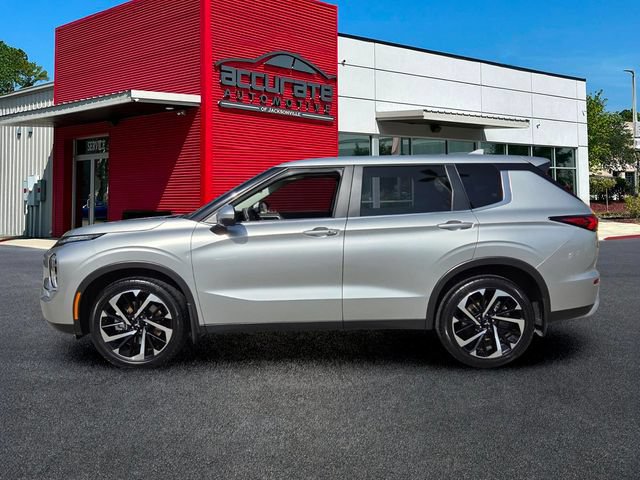 Used 2023 Mitsubishi Outlander SE FWD image 2