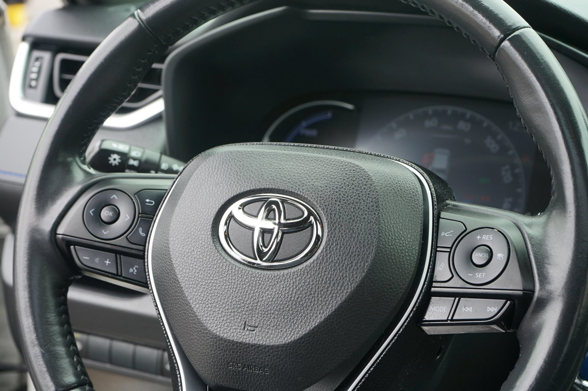 Used 2019 Toyota RAV4 XSE AWD/4WD image 16