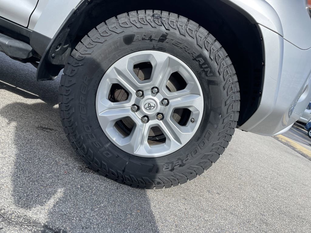 Used 2021 Toyota 4Runner SR5 Premium w/ Moonroof Package AWD/4WD image 11