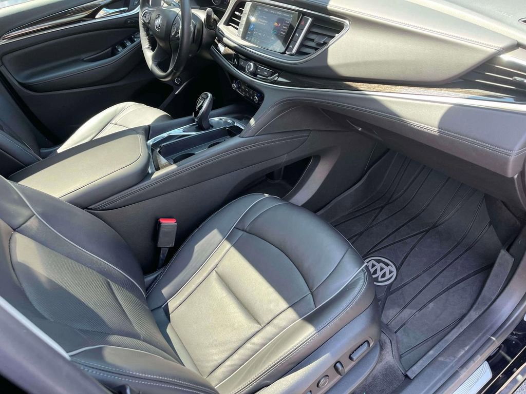 Used 2020 Buick Enclave Avenir w/ Avenir Technology Package AWD/4WD image 23