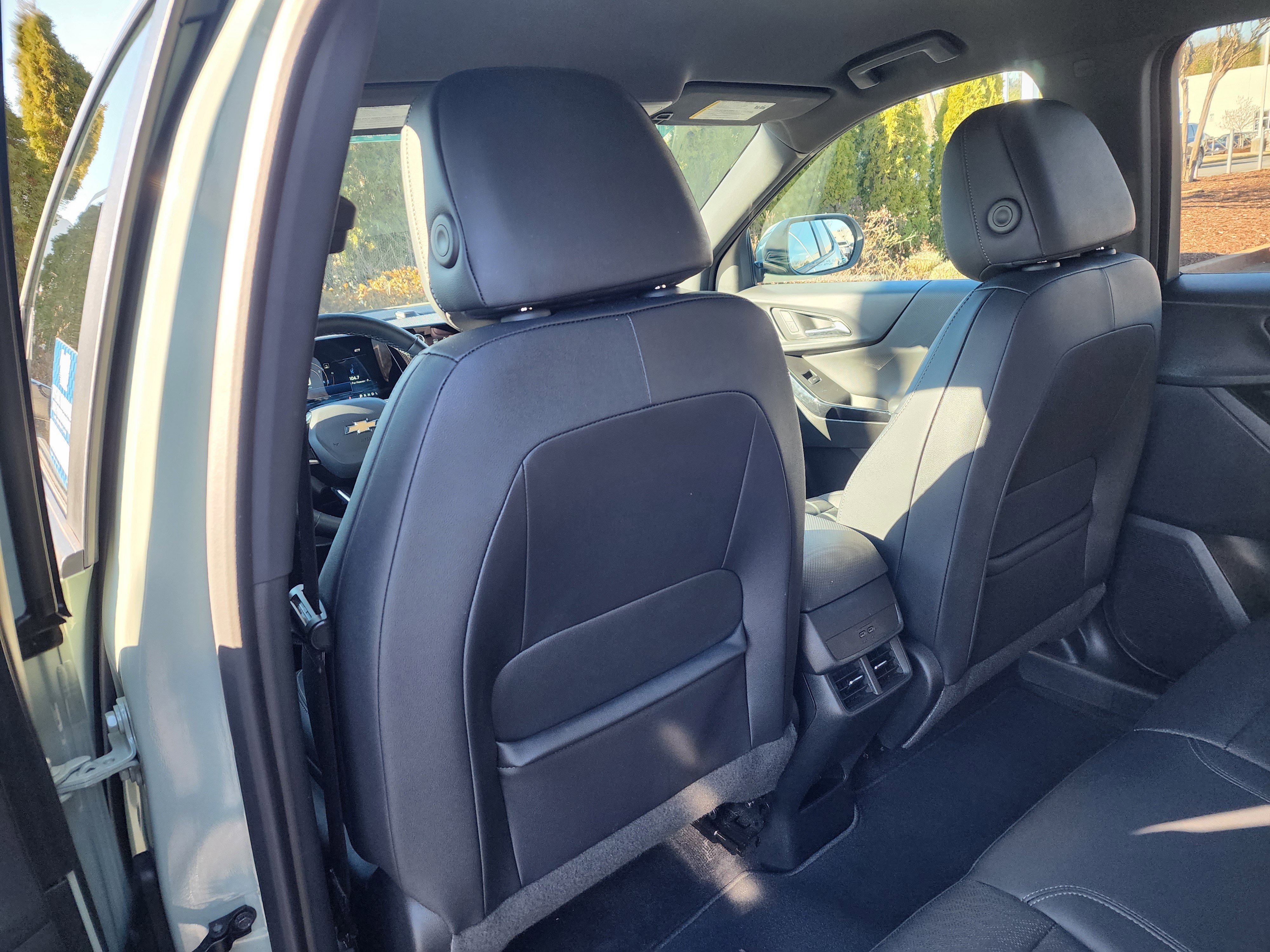 Used 2025 Chevrolet Equinox LT w/ Convenience Package II image 15