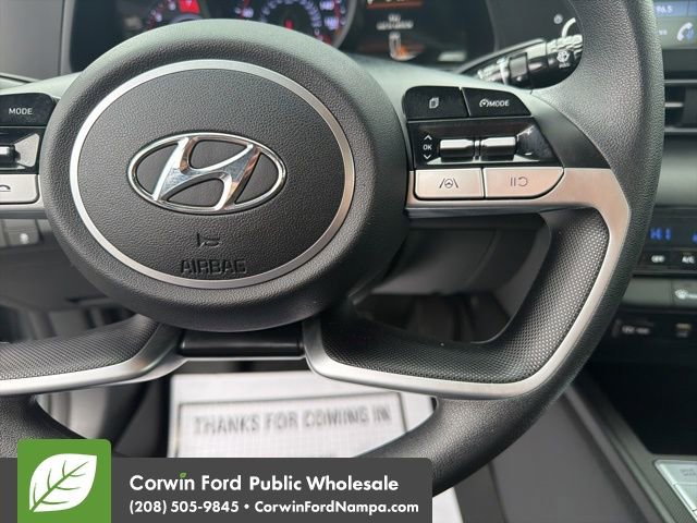 Used 2022 Hyundai Elantra SEL image 16