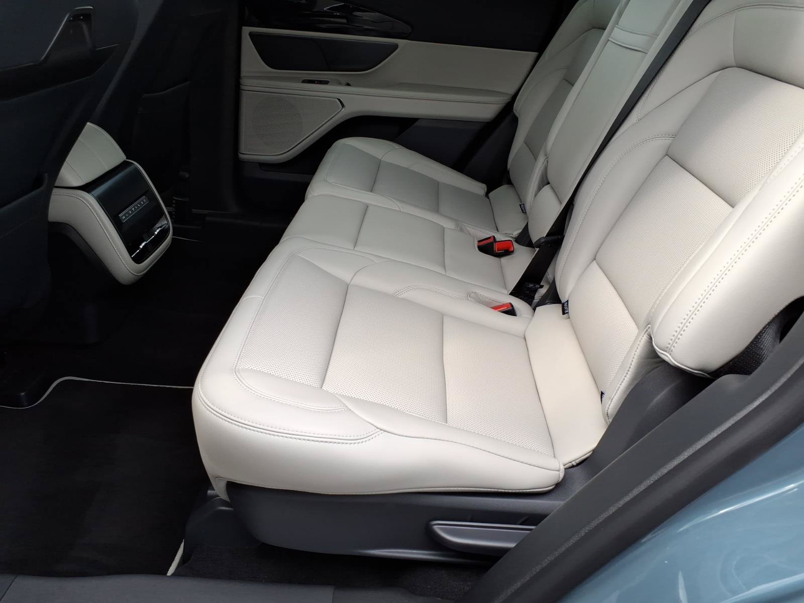 Used 2026 Lincoln Nautilus Premier AWD/4WD image 12