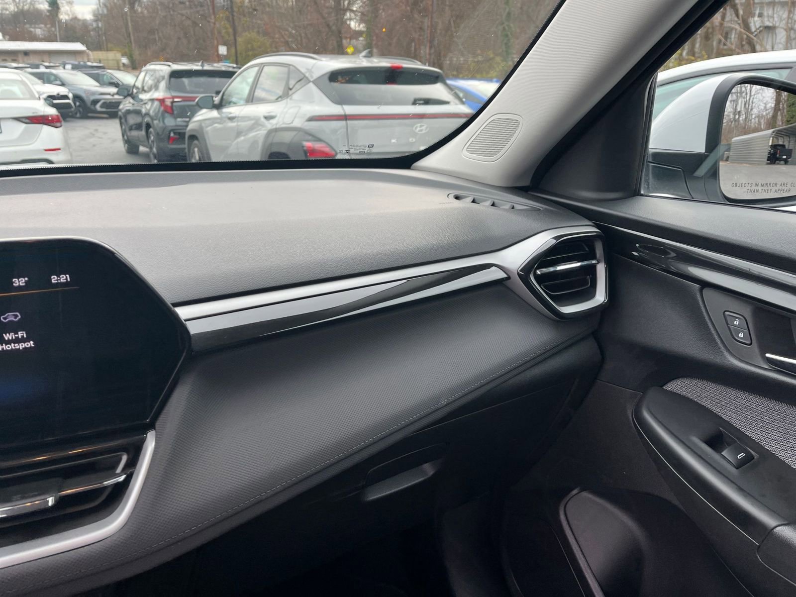 Used 2025 Chevrolet TrailBlazer LT image 29