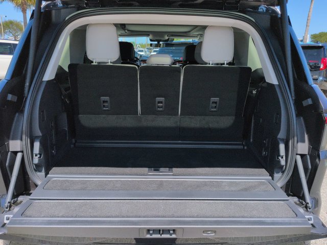 Certified 2026 Lincoln Navigator Reserve AWD/4WD image 13