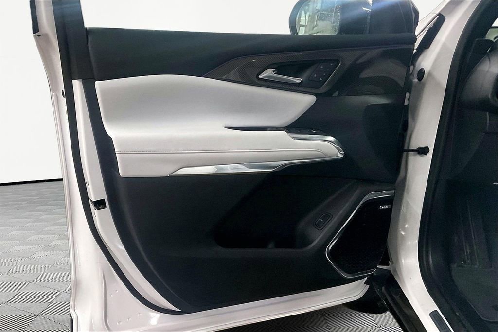 Used 2024 Chevrolet Traverse RS image 23