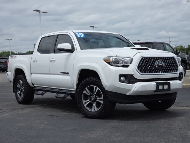 Used 2019 Toyota Tacoma TRD Sport AWD/4WD image 2