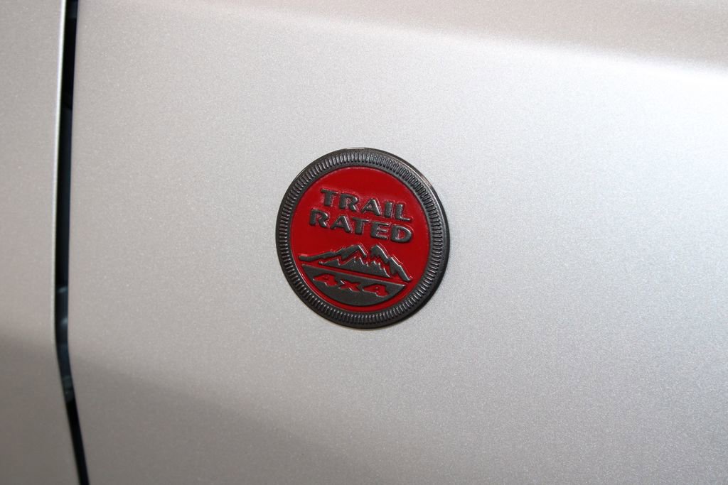 Used 2025 Jeep Compass Trailhawk image 12