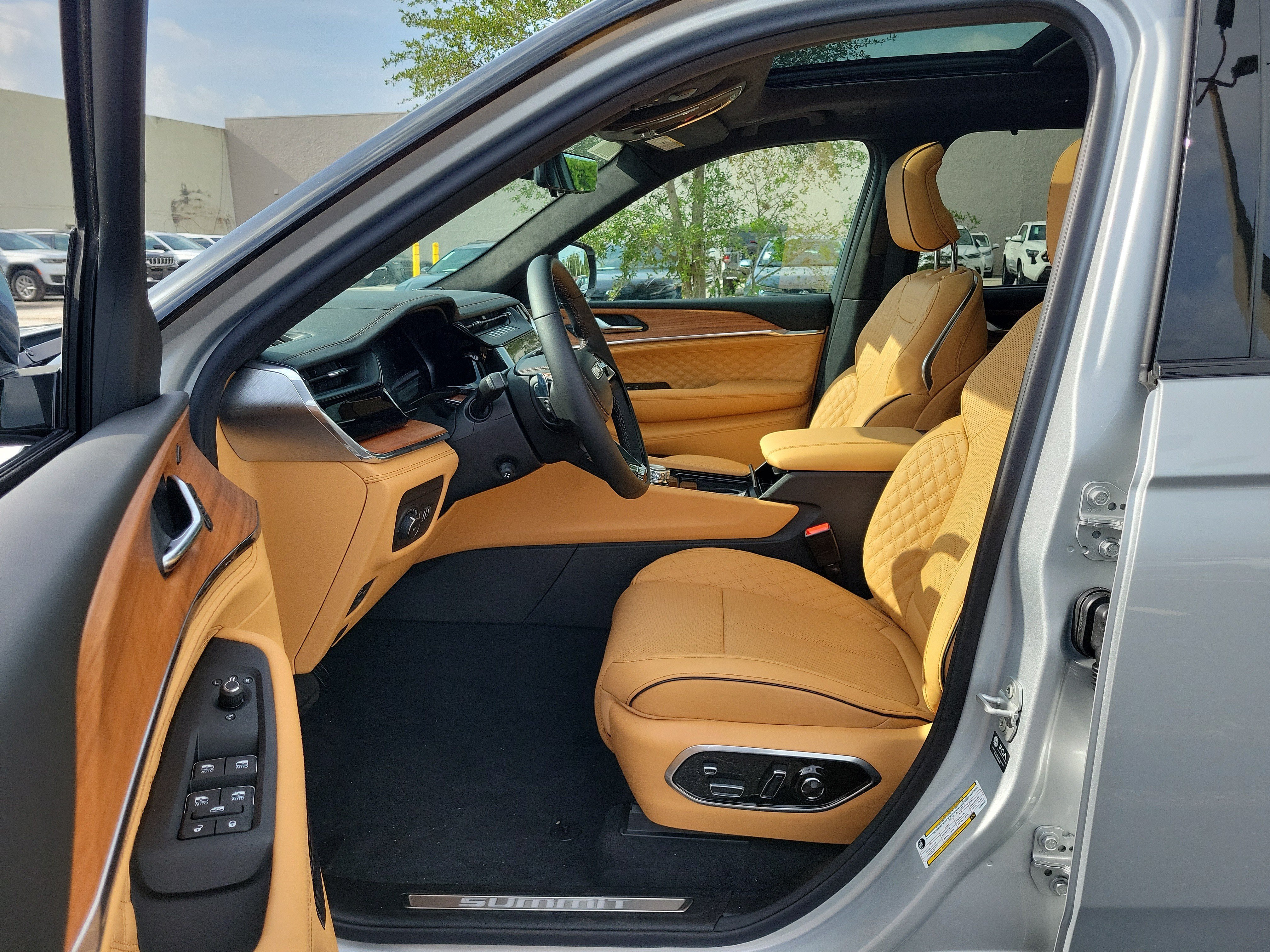 New 2026 Jeep Grand Cherokee Summit w/ Obsidian Package AWD/4WD image 22