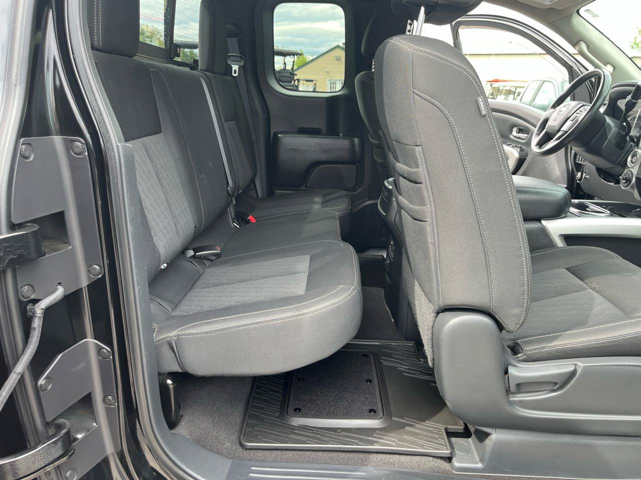 Used 2017 Nissan Titan SV AWD/4WD image 16