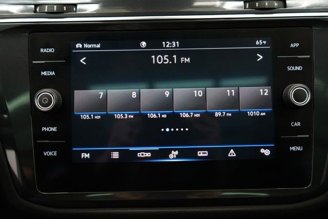 Used 2022 Volkswagen Tiguan SE w/ Panoramic Sunroof Package image 26