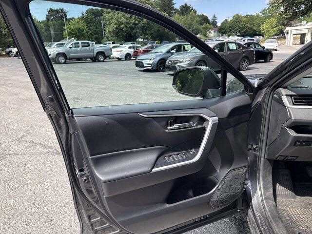 Used 2022 Toyota RAV4 XLE image 13