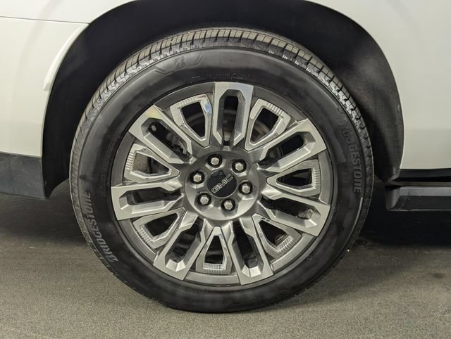 Used 2023 GMC Yukon XL Denali Ultimate AWD/4WD image 13