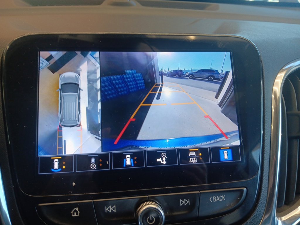 Used 2022 Chevrolet Equinox Premier AWD/4WD image 25
