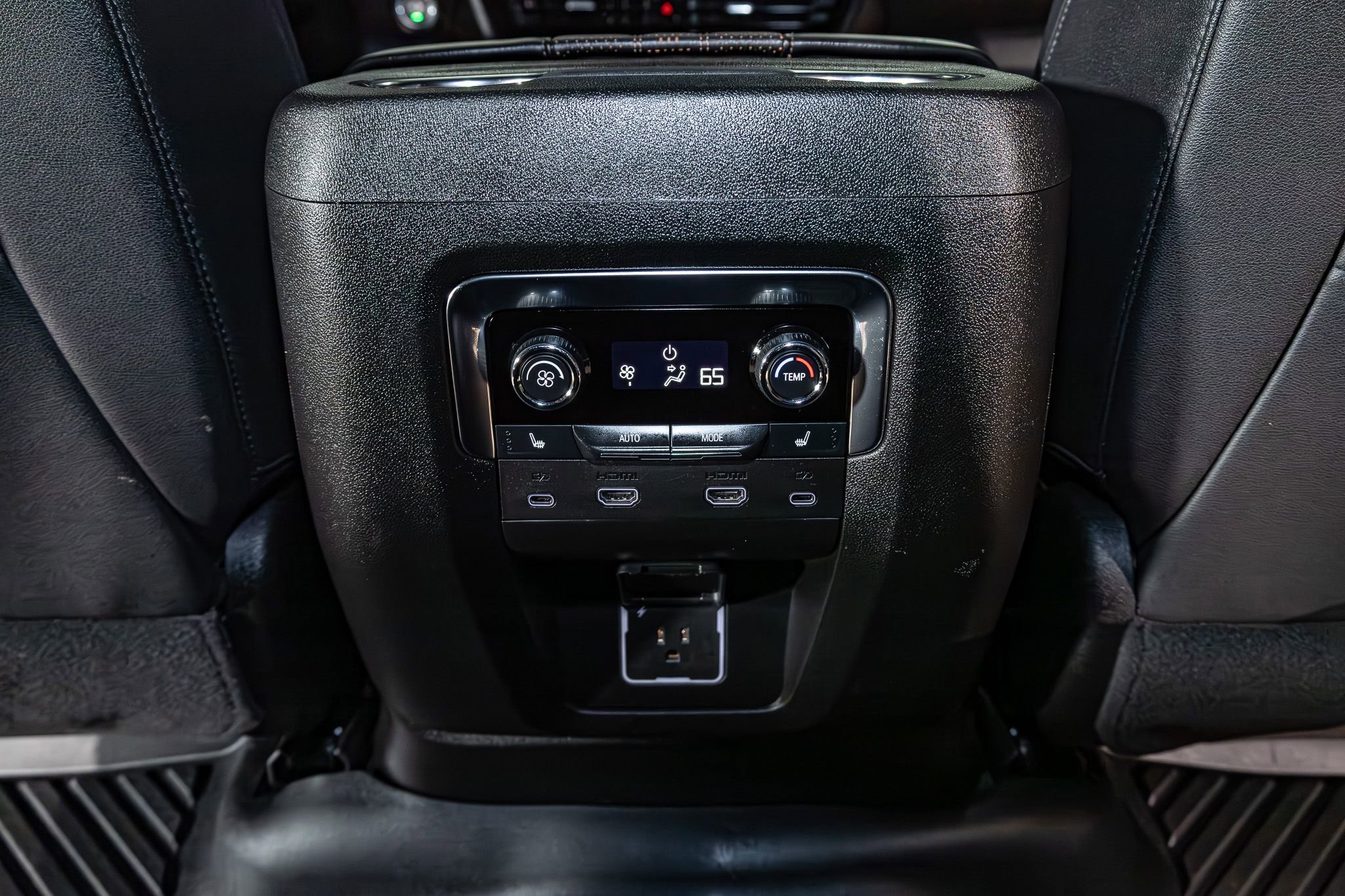 Used 2025 Chevrolet Suburban High Country AWD/4WD image 23