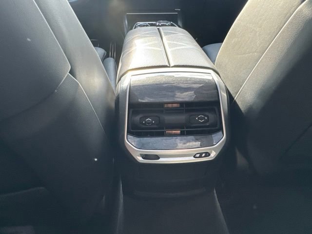 Used 2025 BMW 740i xDrive AWD/4WD image 77