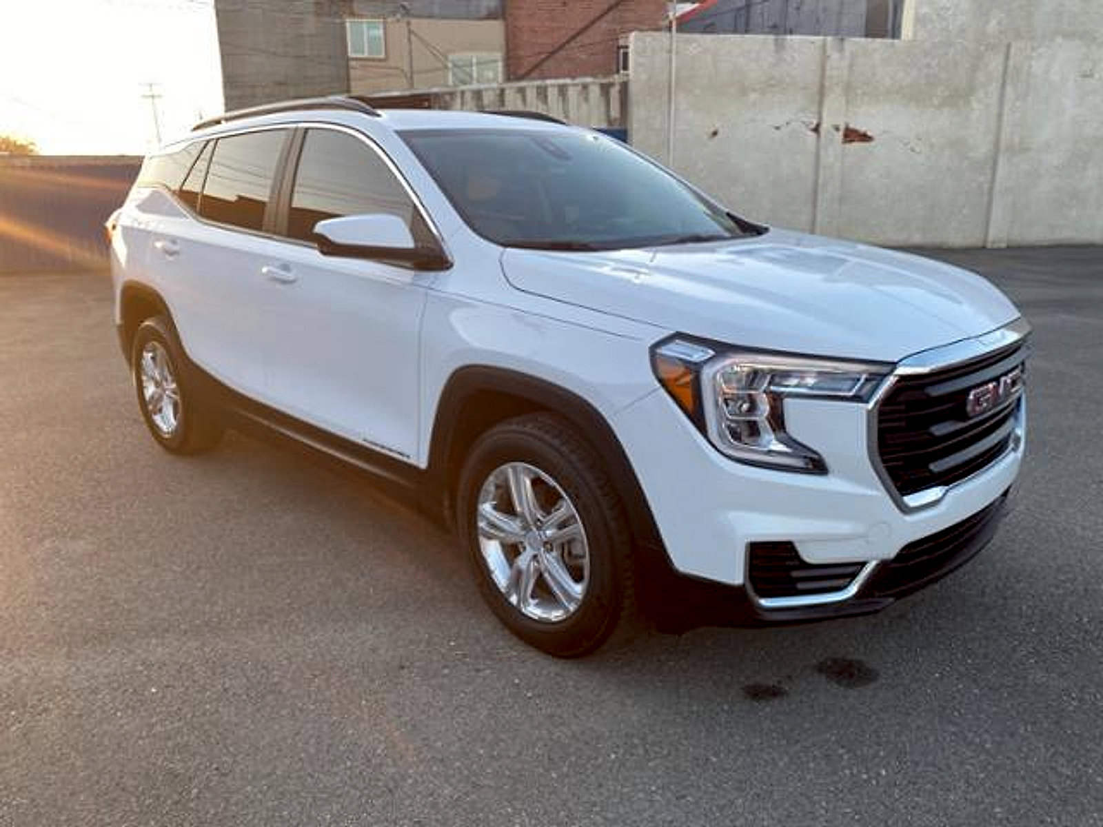 Used 2022 GMC Terrain SLE w/ Driver Convenience Package image 7