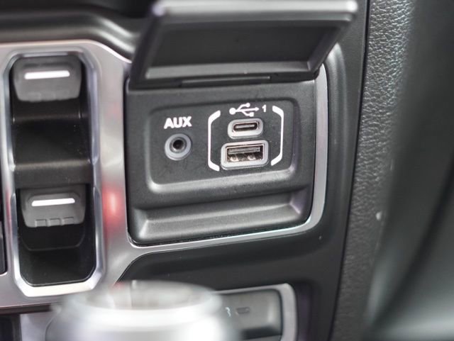 Used 2021 Jeep Wrangler Unlimited Sahara w/ Cold Weather Group AWD/4WD image 35