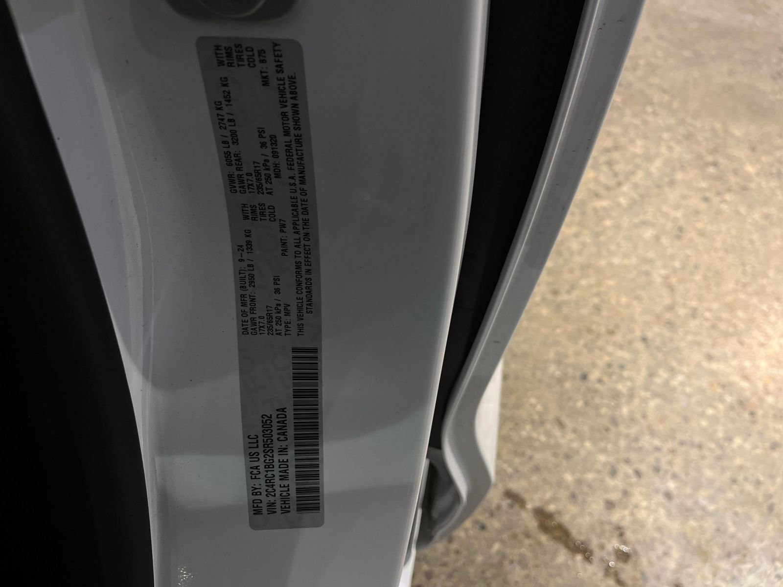 Used 2025 Chrysler Pacifica Select image 31