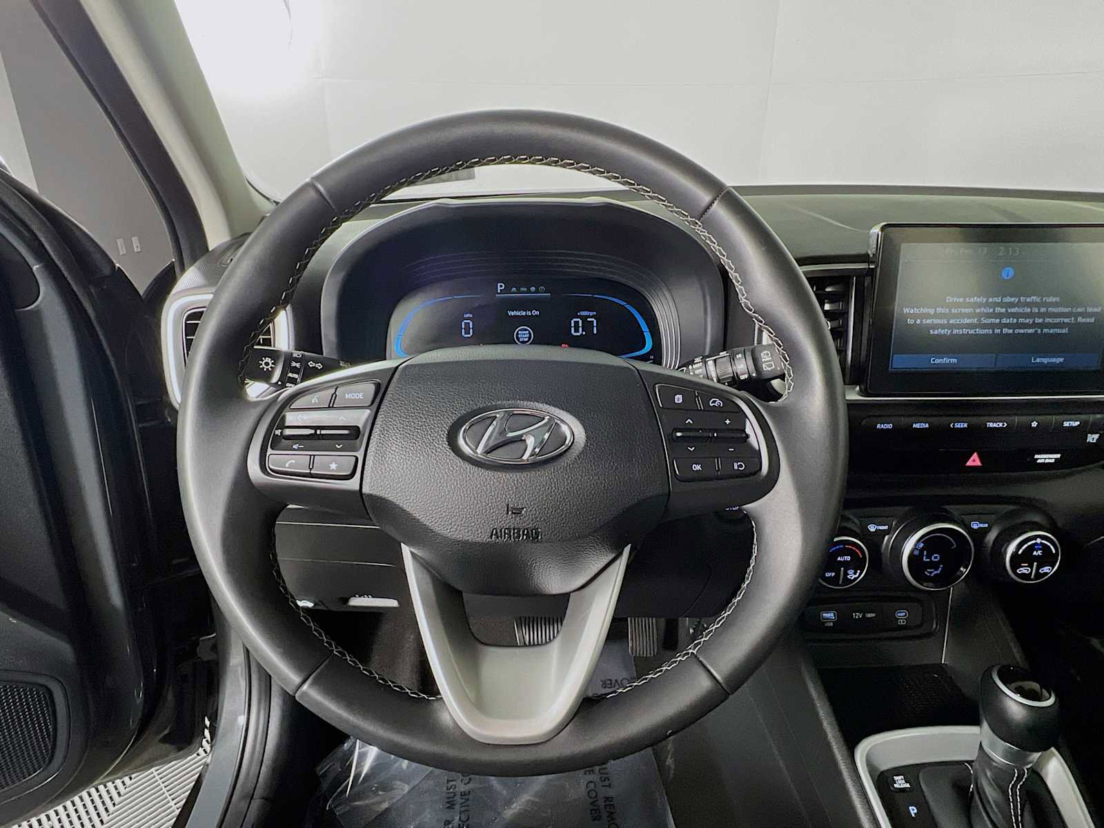 Certified 2025 Hyundai Venue SEL image 11