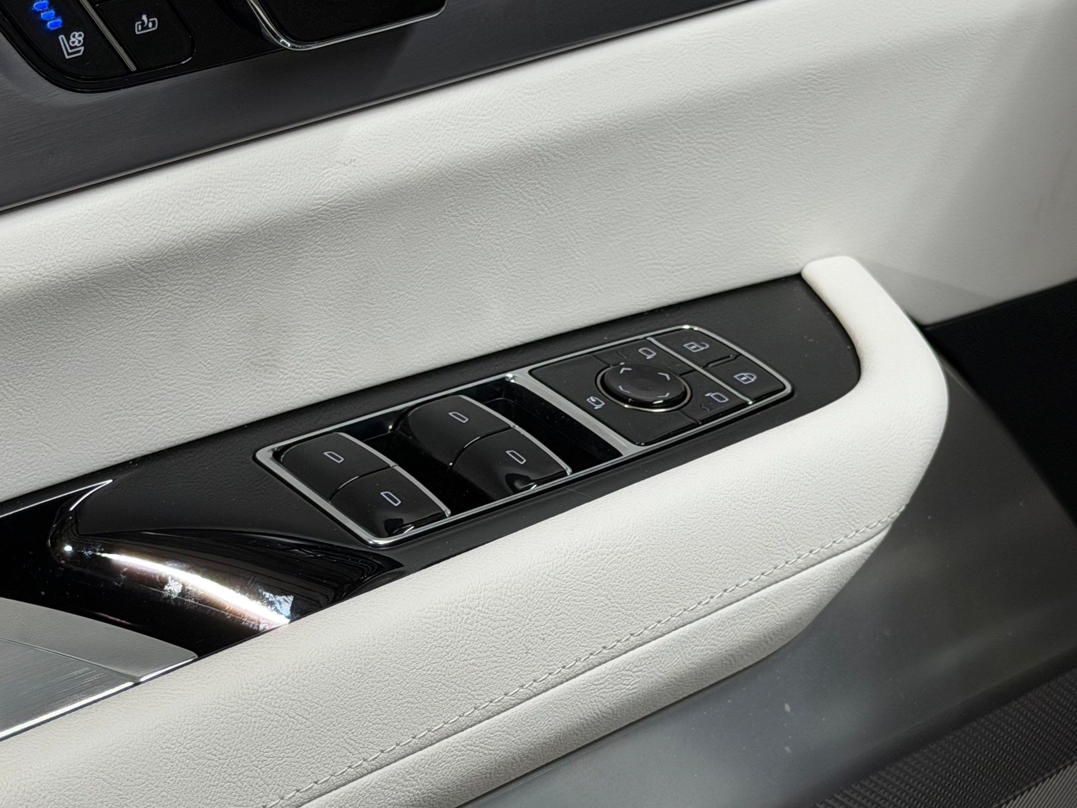 New 2026 Cadillac Vistiq Luxury AWD/4WD image 29
